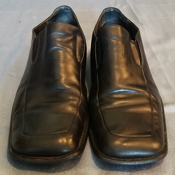 Shoes - Picture 2 of 4